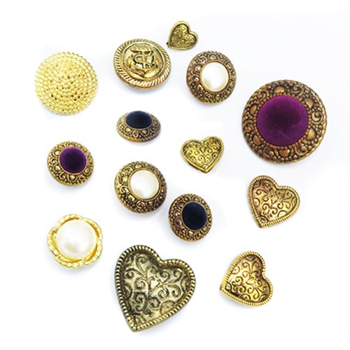 Random Mix of Vintage Metalized Plastic Buttons (12x) (P531)