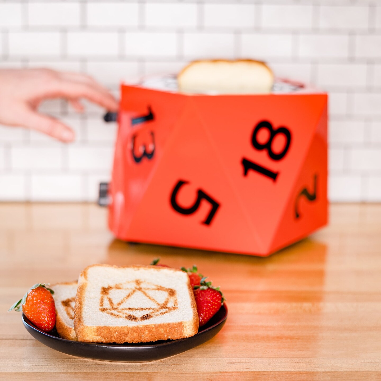 Uncanny Brands Dungeons &#x26; Dragons Halo Toaster