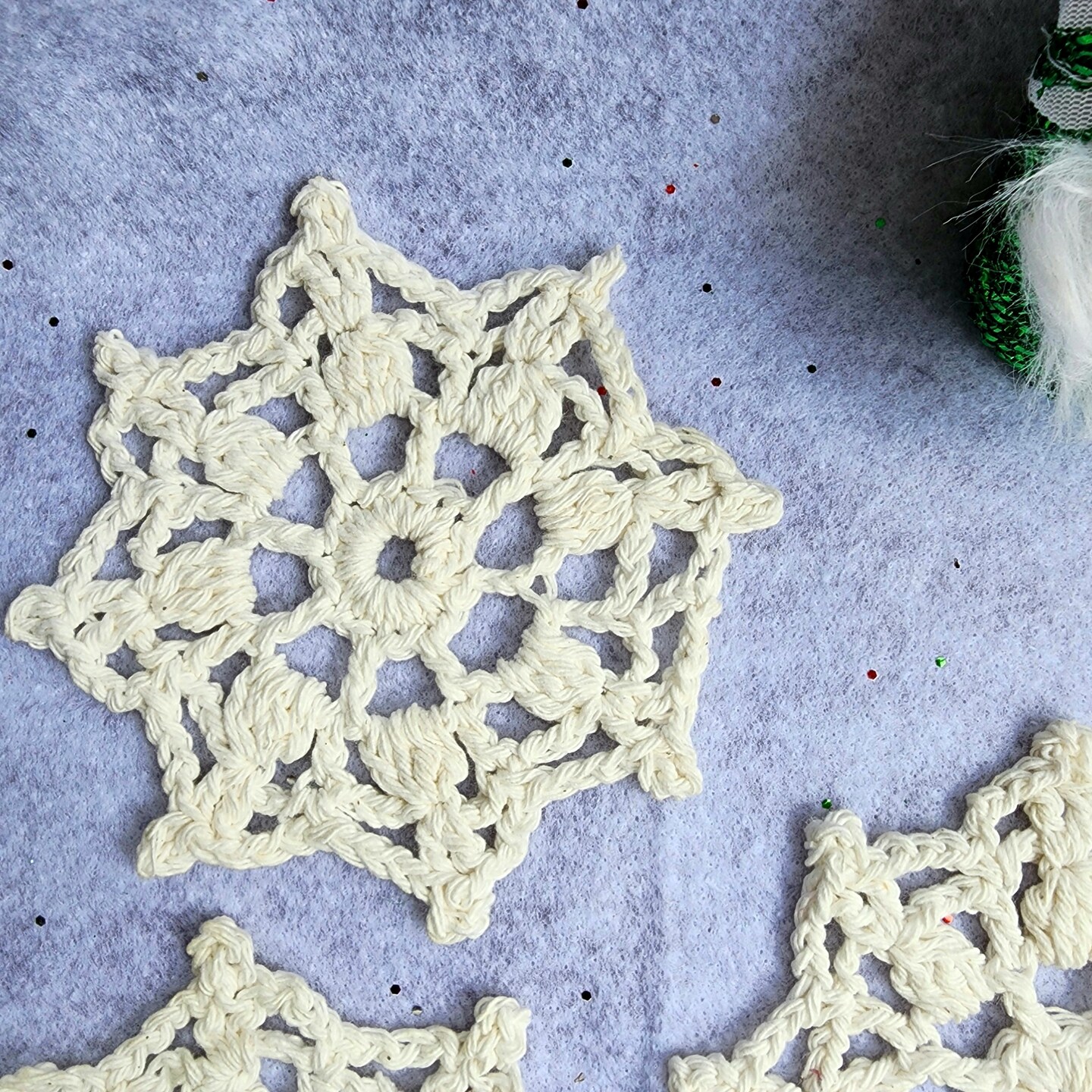 Crochet coaster set (6 pcs) Sparkling Snow - Christmas crochet coasters - Sustainable coasters for your holidays