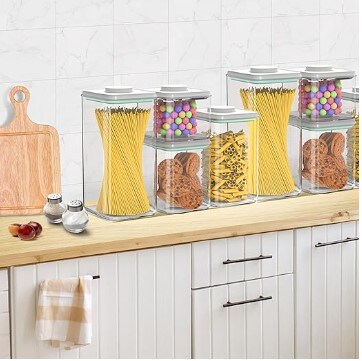 4 sets of food storage containers Clear plastic airtight kitchen canisters with one-button pop-up lids for food storage