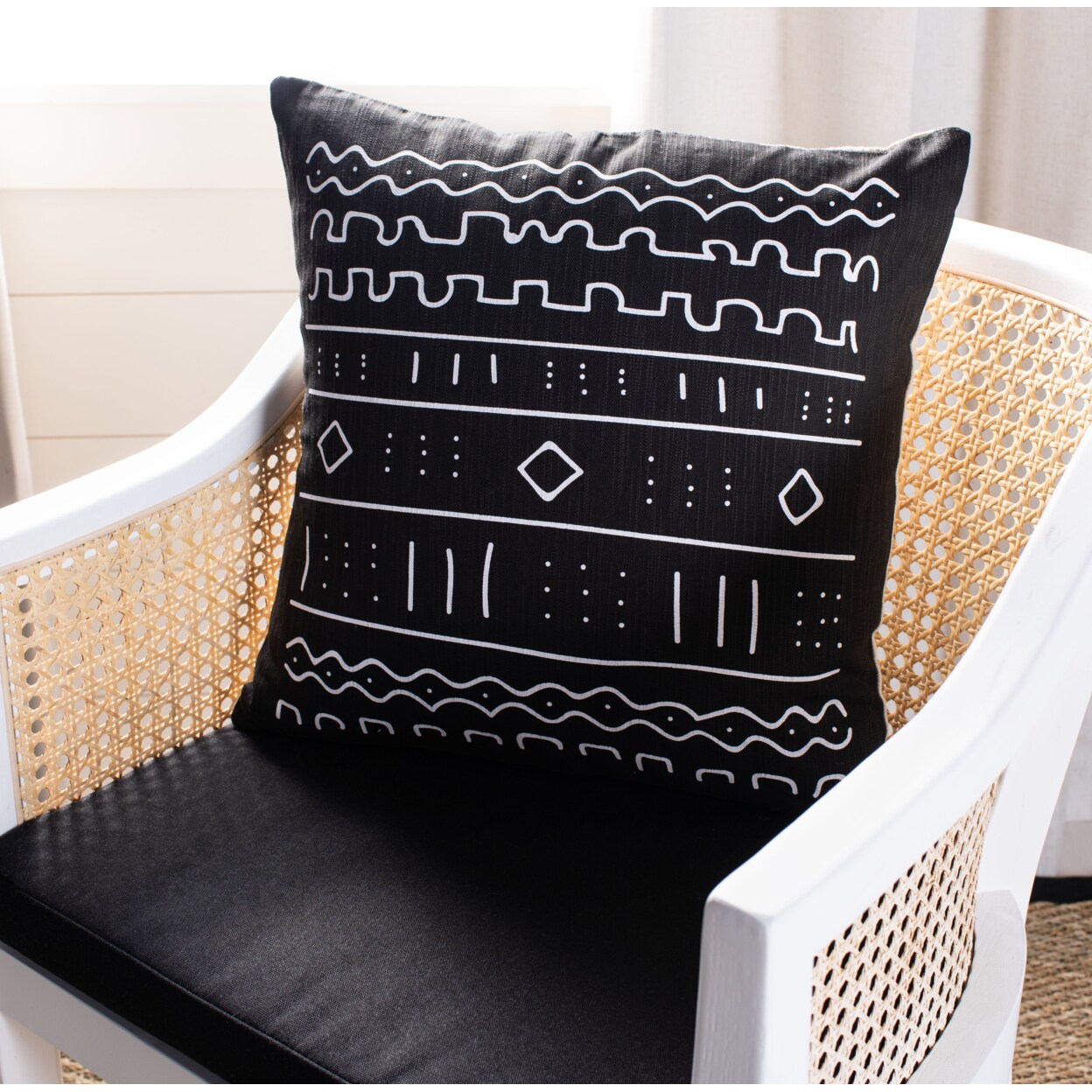 Safavieh Rila Pillow Black / White Pillow Cozy Cushion Boho-Chic D&#xE9;corative Thow
