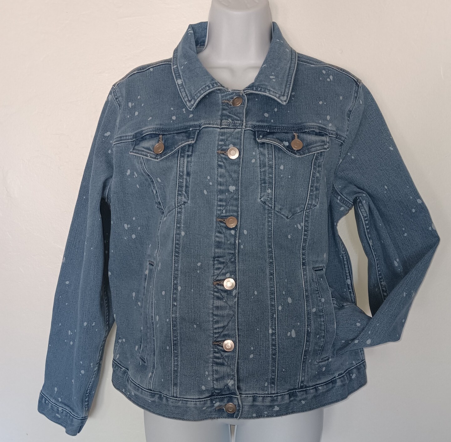 Womens denim jacket hotsell with inside pockets