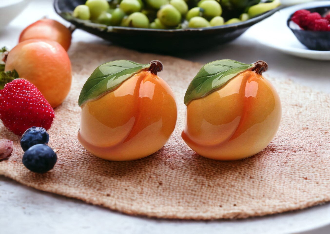 Ceramic Peach Salt and Pepper Shakers, Home D&#xE9;cor, Gift for Her, Gift for Mom, Kitchen D&#xE9;cor, Farmhouse D&#xE9;cor