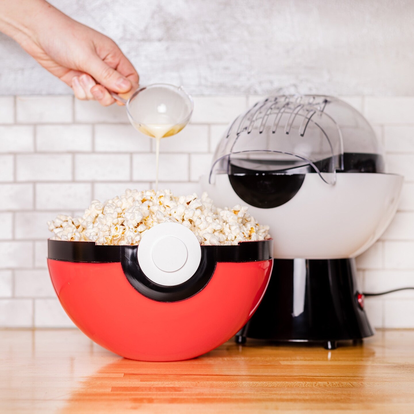 Uncanny Brands Pok&#xE9;mon Pokeball Popcorn Maker