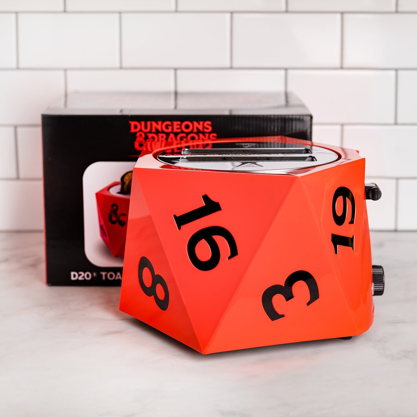 Uncanny Brands Dungeons &#x26; Dragons Halo Toaster