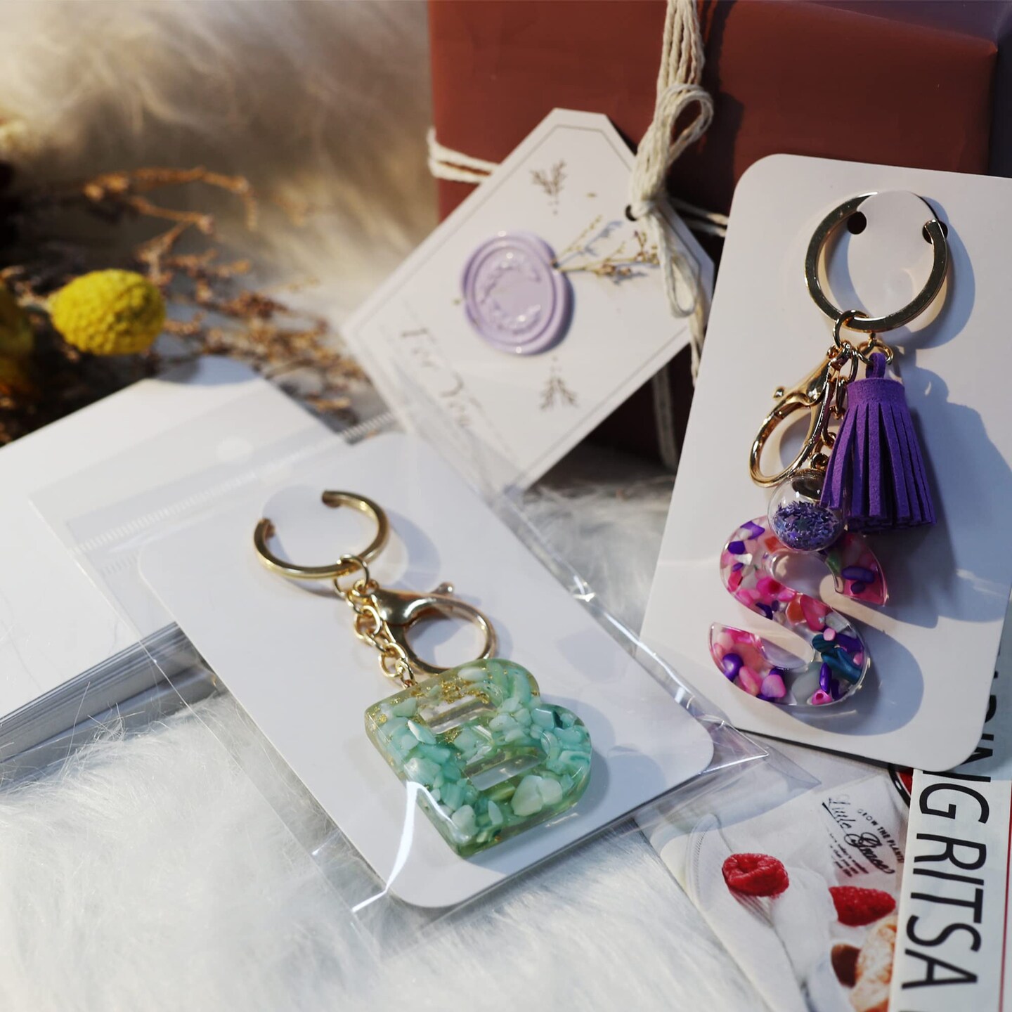 100 Pieces Keychain Display Cards with Self-Sealing Bags, 3'' x 4.7'' Keychain Cards Holder for Display Keyring Cards Jewelry Packaging Supplies (White)