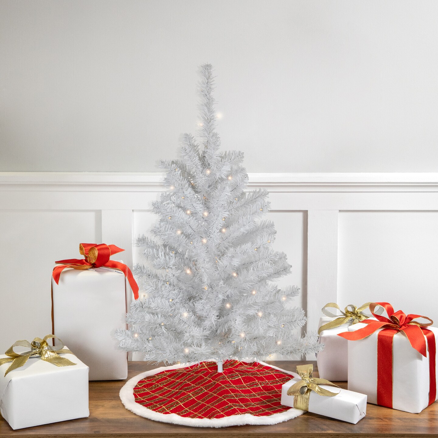 Northlight Pre-Lit Battery Operated LED Medium Pine Artificial Christmas Tree - 3' - Clear Lights