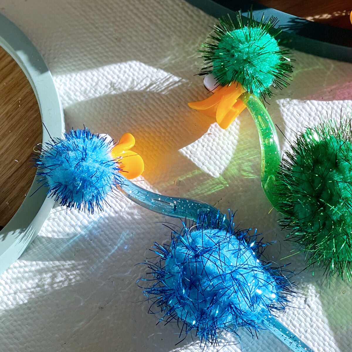 Wrapables Ostrich Ballpoint Pens, Novelty Pens for Office and Party Favors (Set of 6)