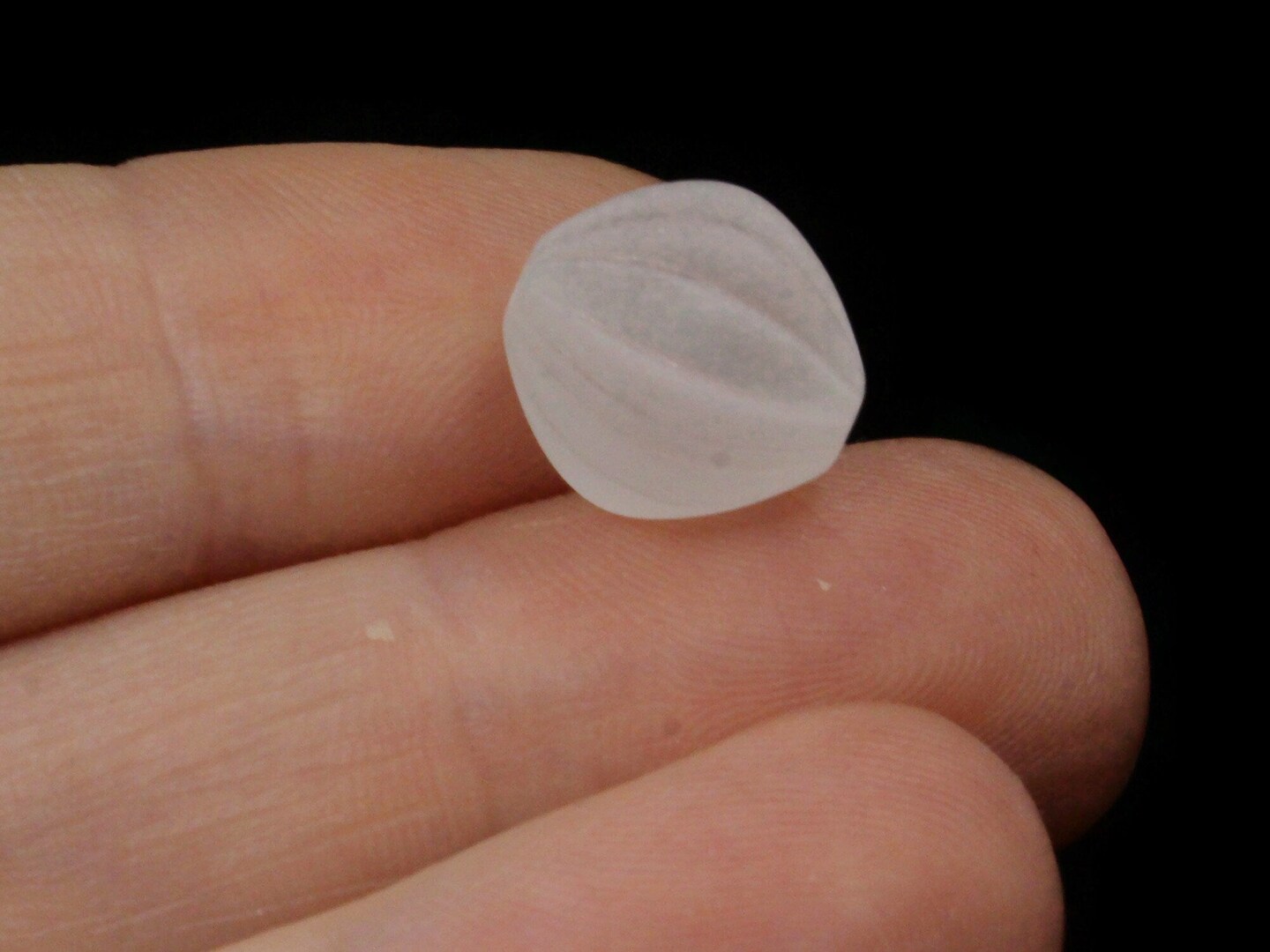 20 13mm Fluted Round White Vintage Frosted Acrylic Beads