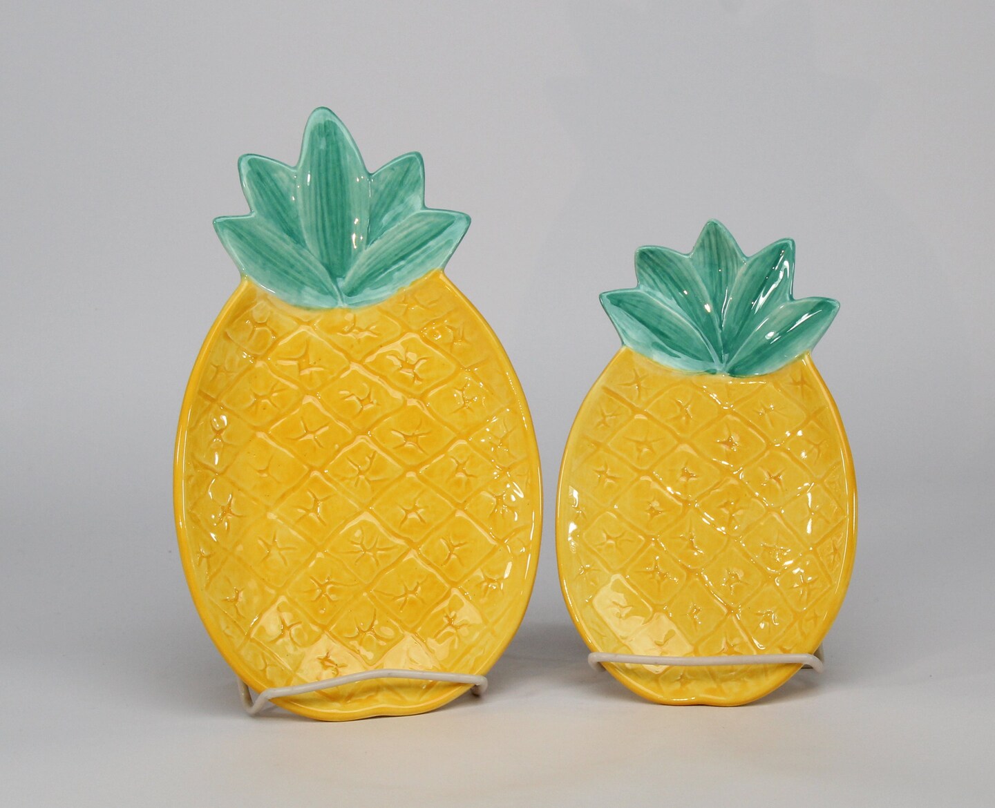 Hand Painted Ceramic Pineapple Plates - Set of 2, Home D&#xE9;cor, Gift for Her, Gift for Mom, Kitchen D&#xE9;cor, Summer Decor