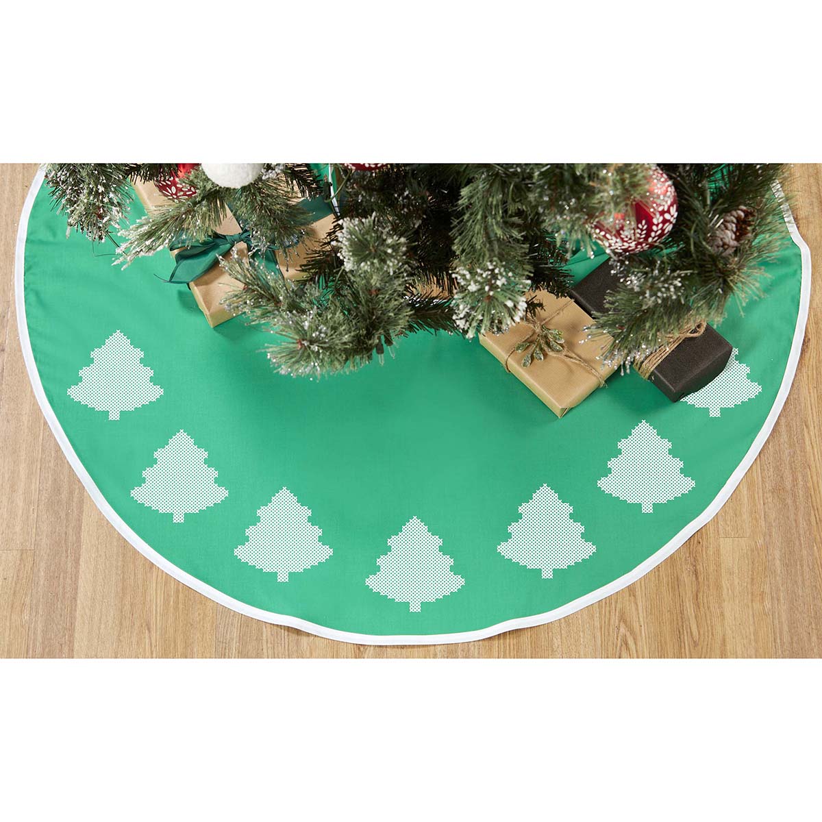 Herrschners Green Fabric Tree Skirt Stamped CrossStitch Michaels