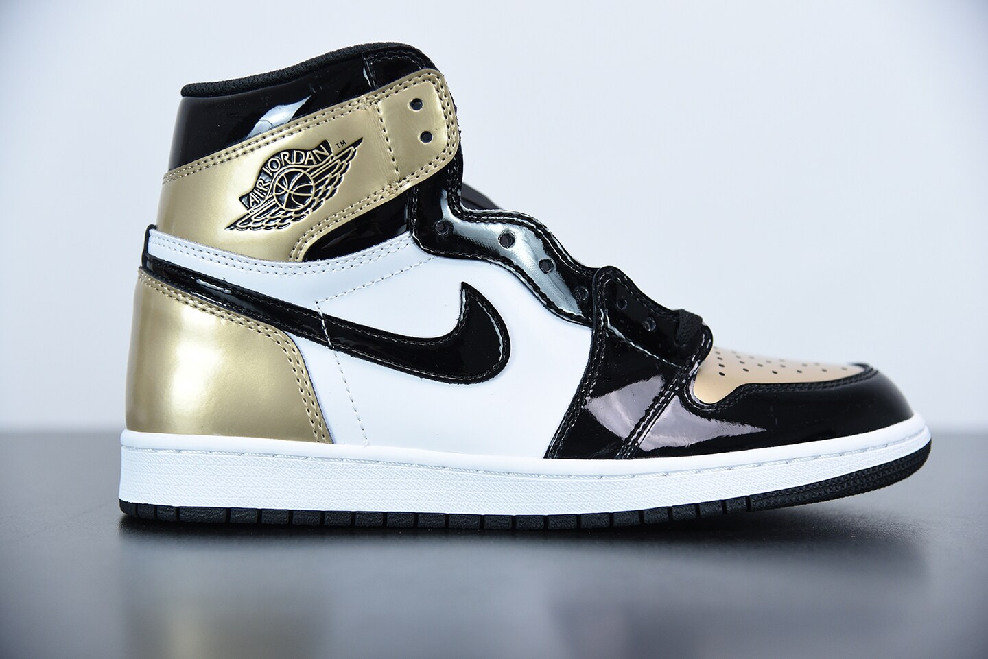 Jordan 1 high og gold toe online