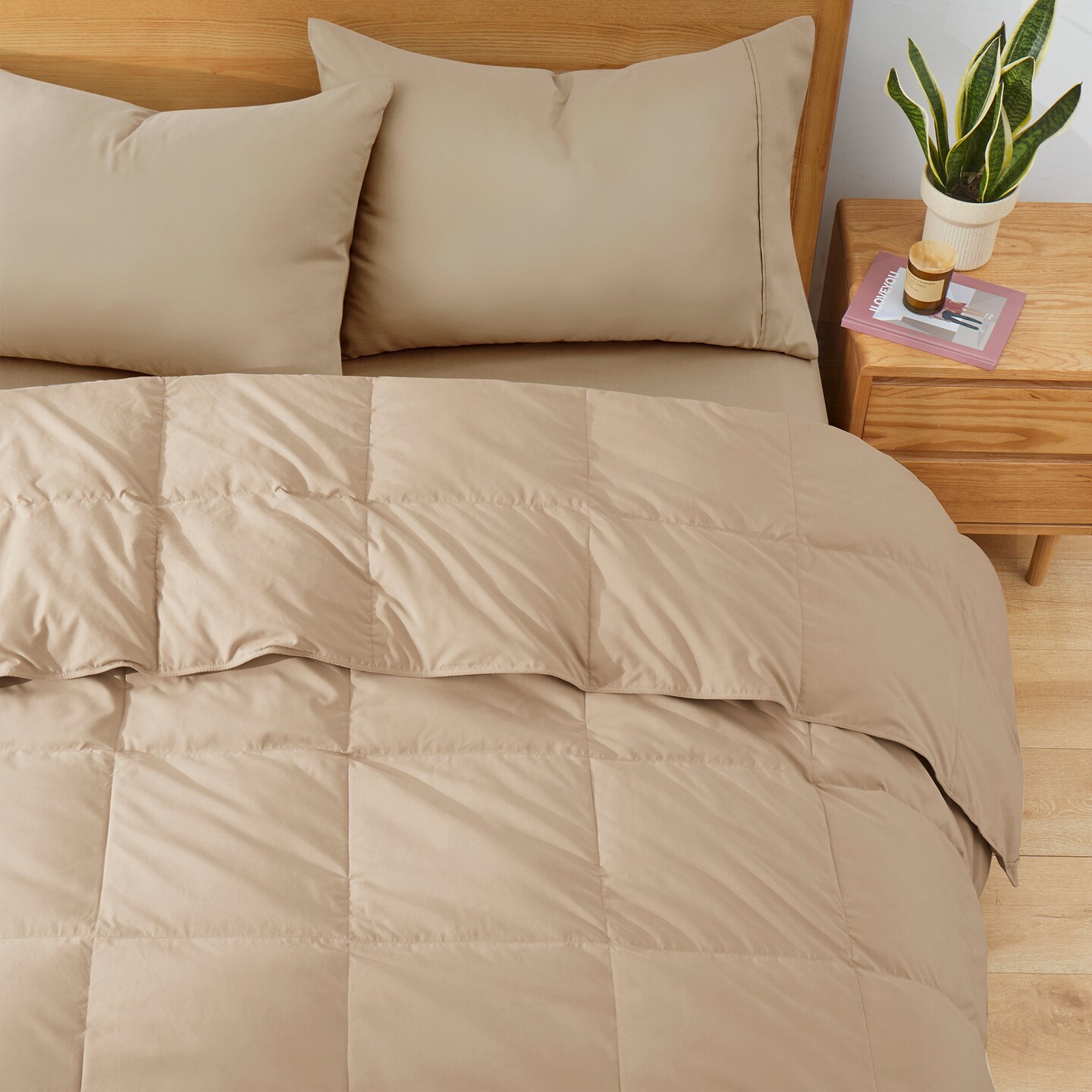 Puredown Lightweight Goose Down Feather Fiber Comforter Soft and Fluffy Comforter for Restful Sleep