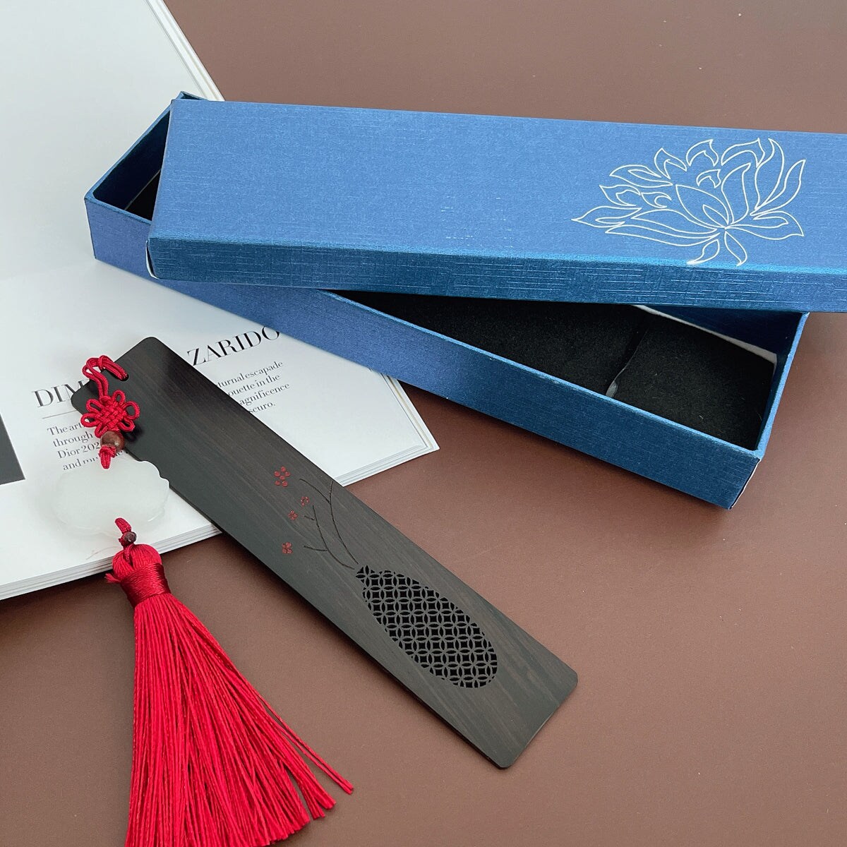 Wrapables Sandalwood Bookmark with Pendant Tassel for Book Lovers an Readers