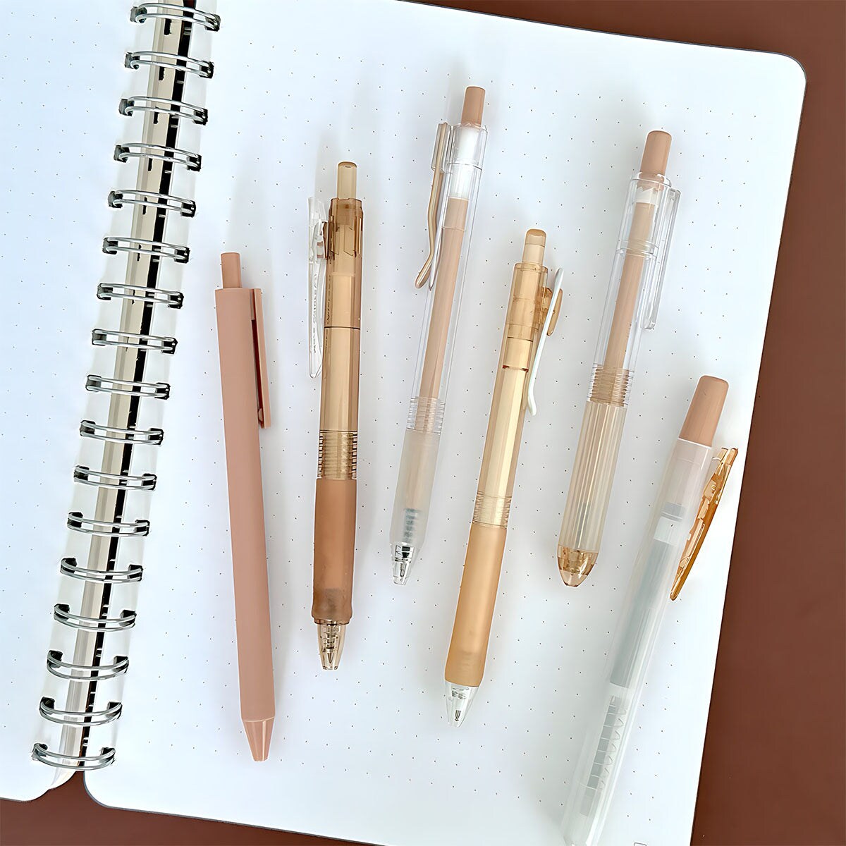 Wrapables Retractable Rollerball Pens and Highlighter Set, 0.5mm Black Gel Ink Pens for Home, Office, Stationery (Set of 6)
