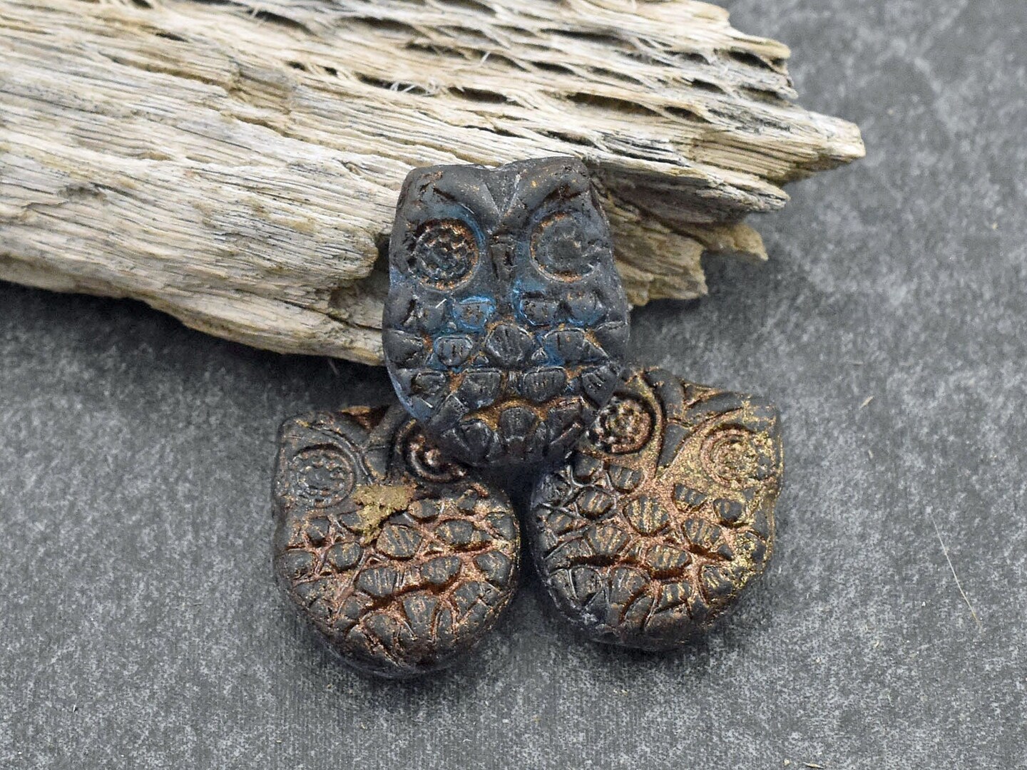 *10* 18x15mm Dark Bronze Washed Montana Blue Owl Beads