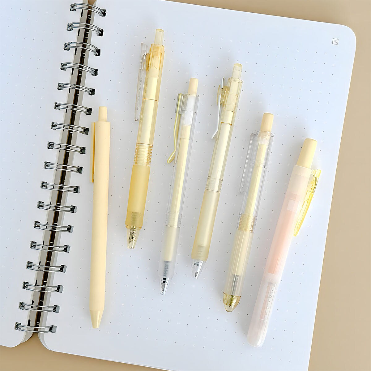 Wrapables Retractable Rollerball Pens and Highlighter Set, 0.5mm Black Gel Ink Pens for Home, Office, Stationery (Set of 6)