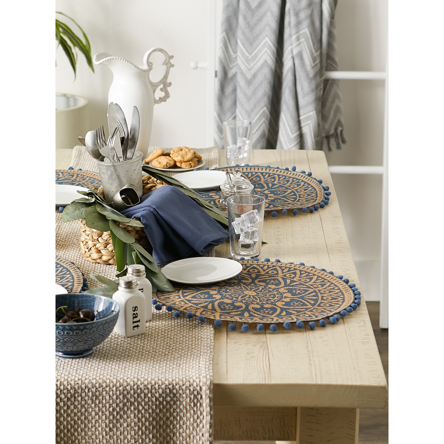DII French Blue Block Print On Natural Round Jute Placemat (Set of 6)