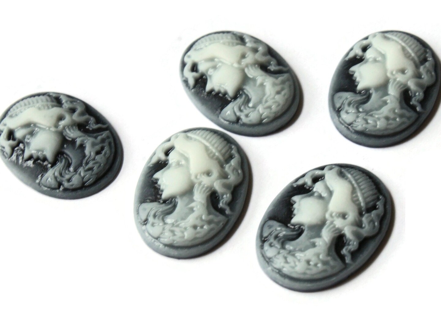 10 25mm x 18mm Black and White Woman&#x27;s Face Cameo Cabochons