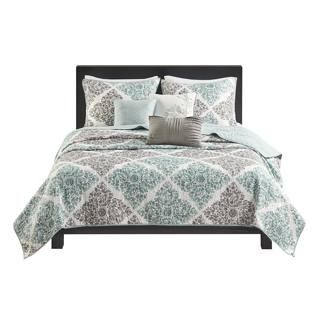 Gracie Mills   Mitchell 6-Piece Reversible Quilt Set and Coordinating Throw Pillows - GRACE-3140