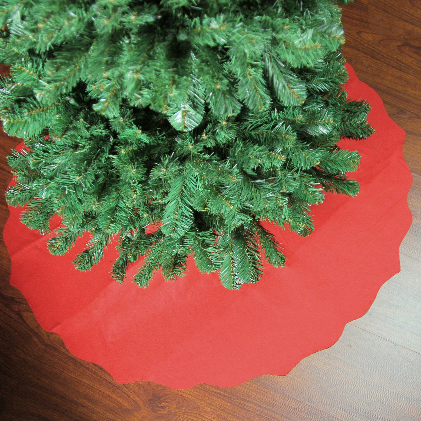 Northlight Christmas Tree Skirt with Scalloped Edge  - 38&#x22; - Red