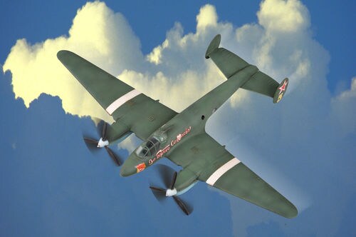 Hobby Boss  1/72 SOVIET PE-2 BOMBER Plastic Model