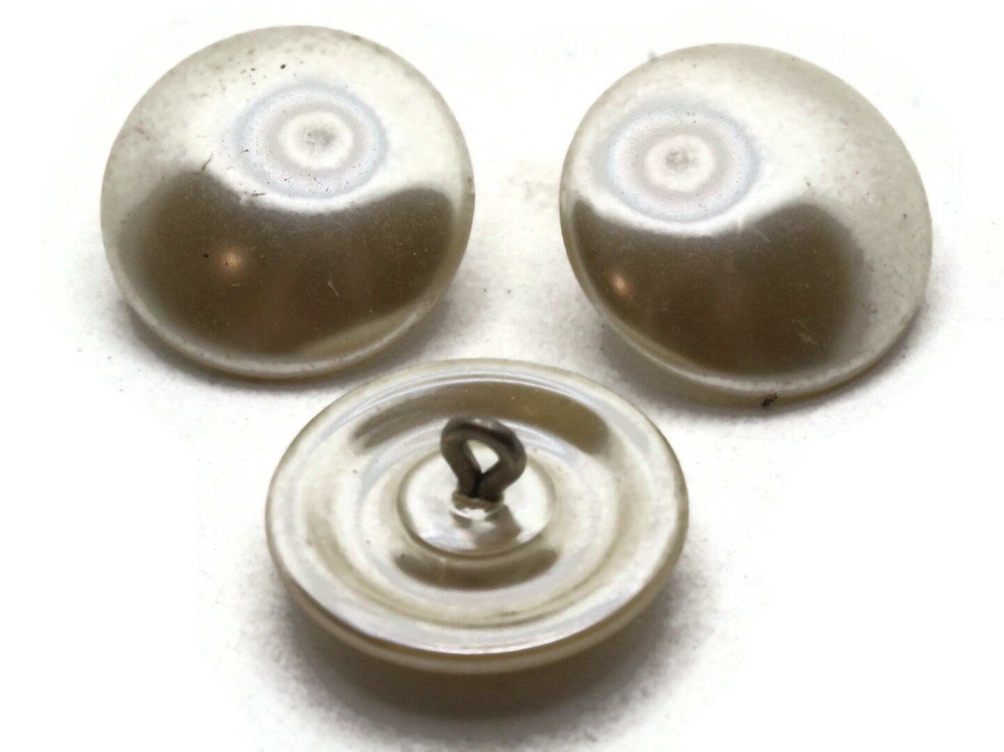 Pearl Button - Circle Button with Shank