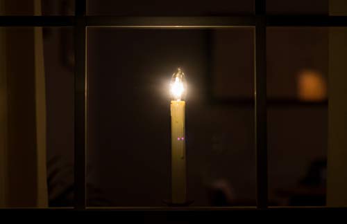 Set of 4 Battery Operated Replacement Window Candle Bulbs with Dual Intensity LED for 3xAA and 4xAA Candles Soft Twinkle