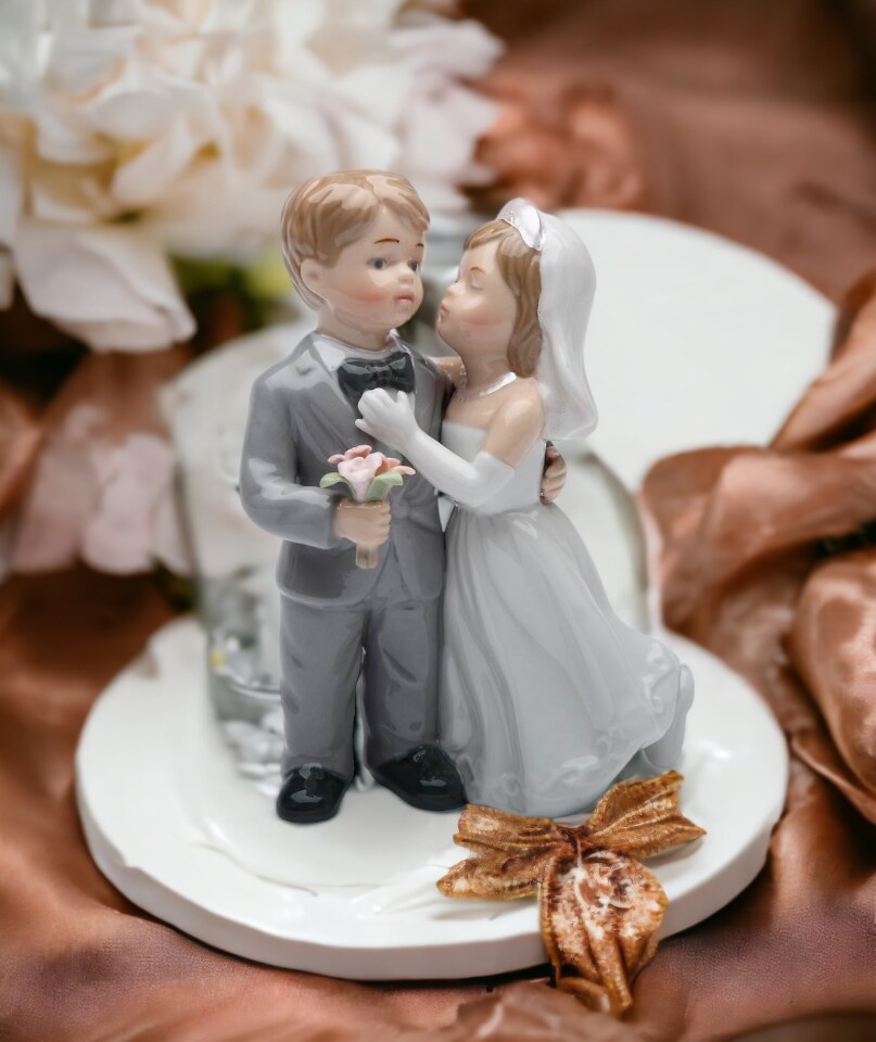 Hand Painted Ceramic Kissing Wedding Couple Figurine, Wedding D&#xE9;cor, Wedding Gift, Wedding Favor, Anniversary D&#xE9;cor, Anniversary Gift