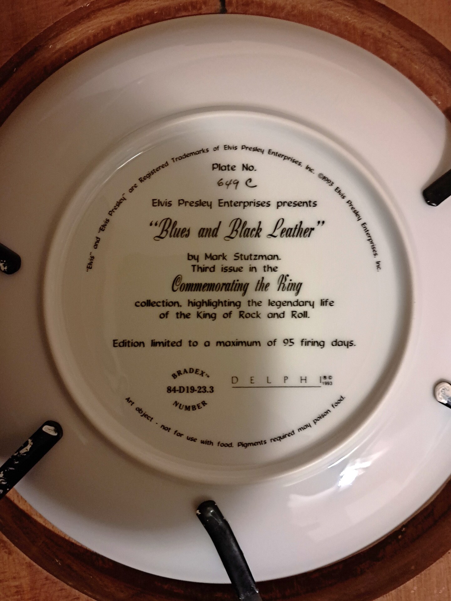 ELVIS PRESLEY "BLUES AND BLACK LEATHER" 8" COLLECTOR PLATE