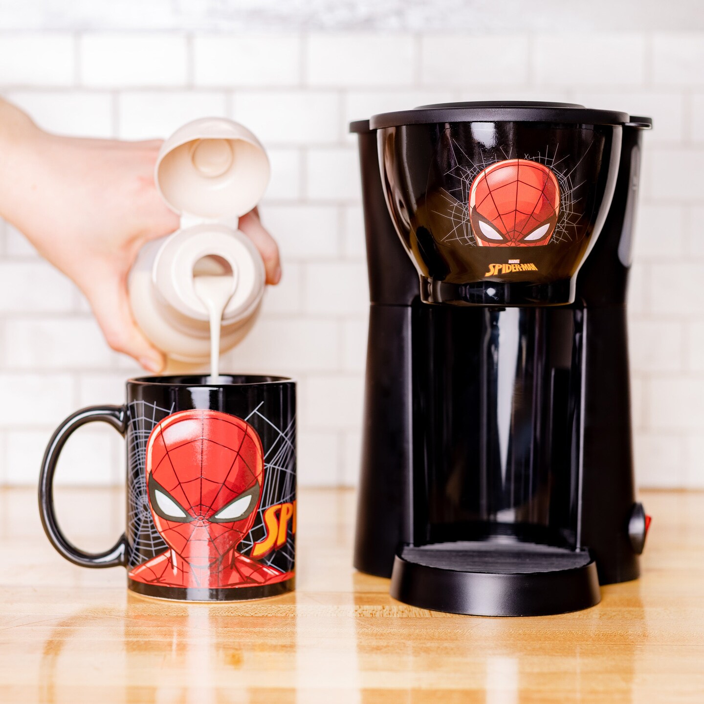 Uncanny Brands Marvel Spider-Man Single Cup Coffee Maker with Mug