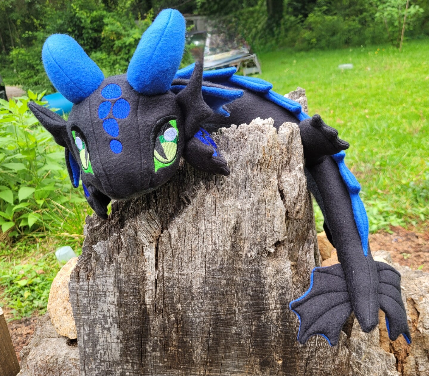 Wearable,Poseable, Dragon Renaissance fair, cosplay, costume accessory, plush neck dragon, shoulder dragon, fantasy, medieval dragon