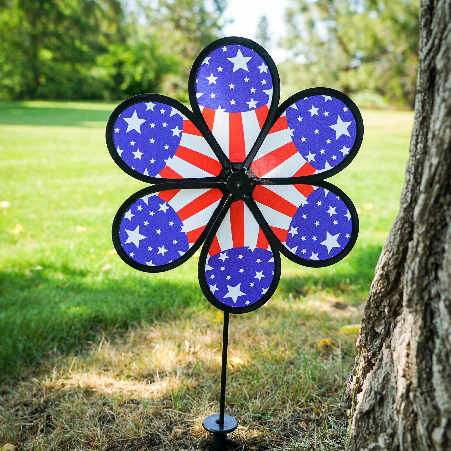 In the Breeze 2632 &#x2014; 12-inch Patriot Star Flower Spinner, Garden Wind Spinner