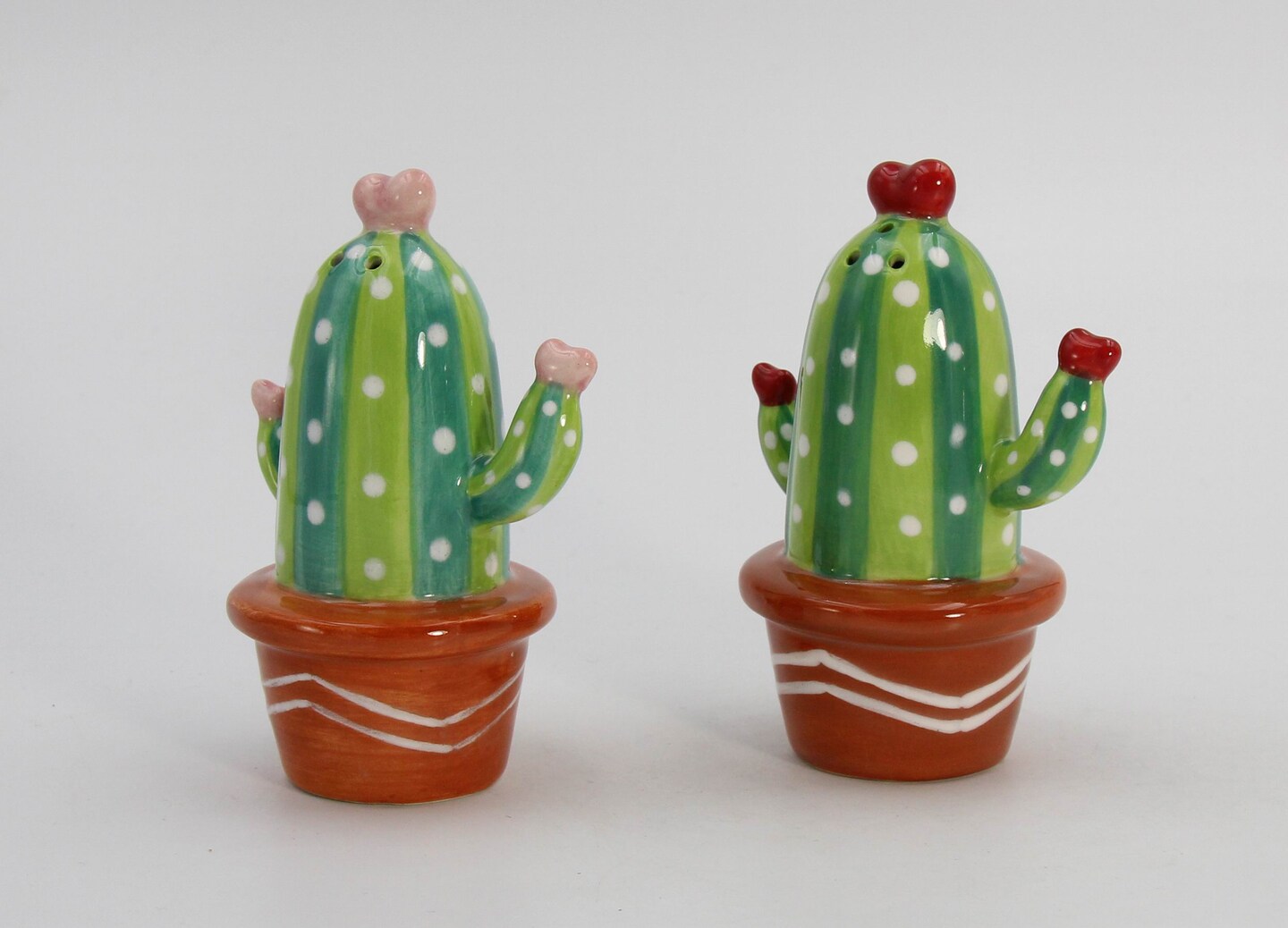 Ceramic Cactus with Hearts Salt and Pepper Shakers, Home D&#xE9;cor, Gift for Her, Gift for Mom, Kitchen D&#xE9;cor, Valentines D&#xE9;cor, Romantic D&#xE9;cor