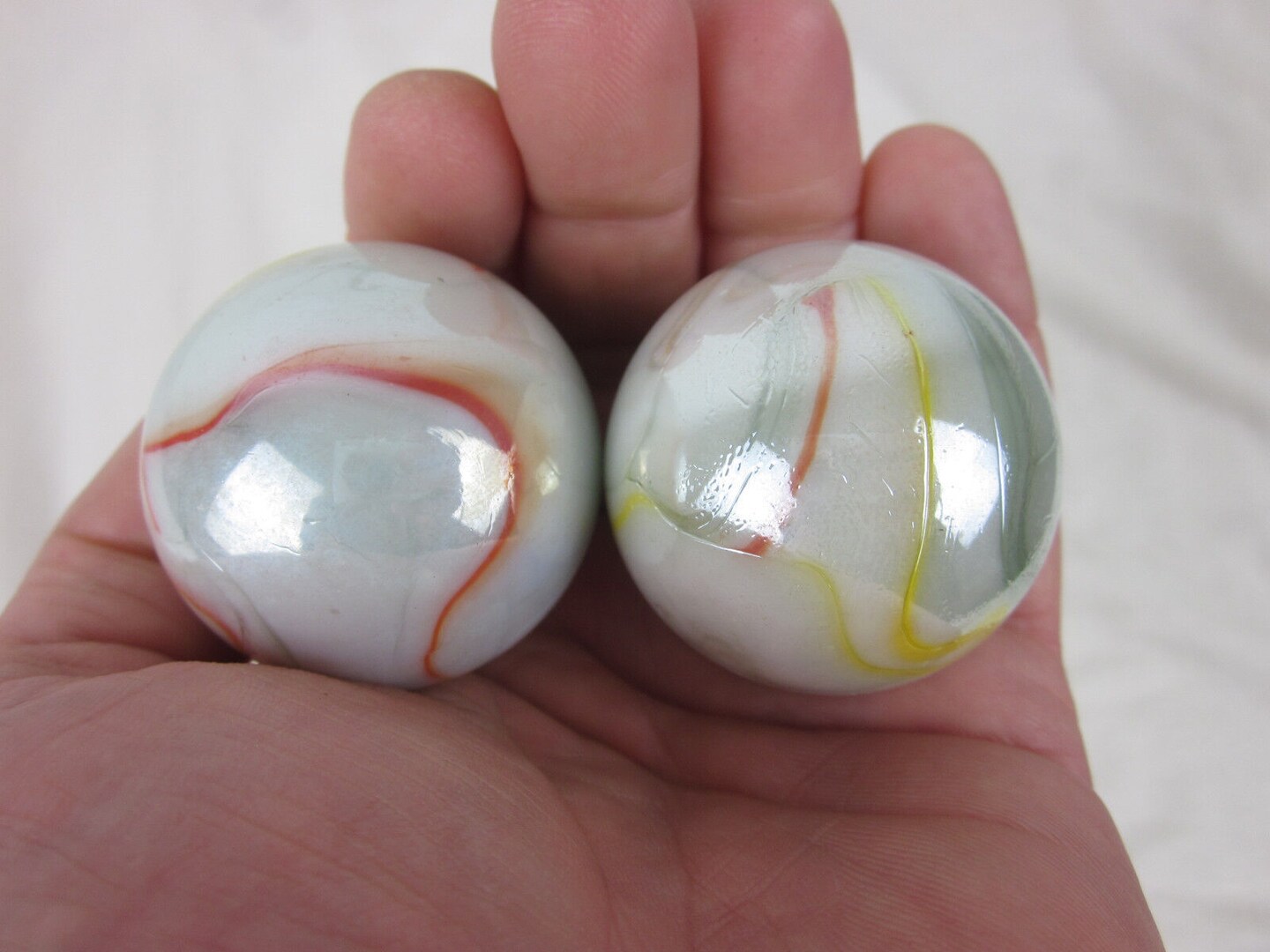 2 mammoth 1 5/8&#x22; COCKATOO White Red Marbles Glass 42mm large Swirl
