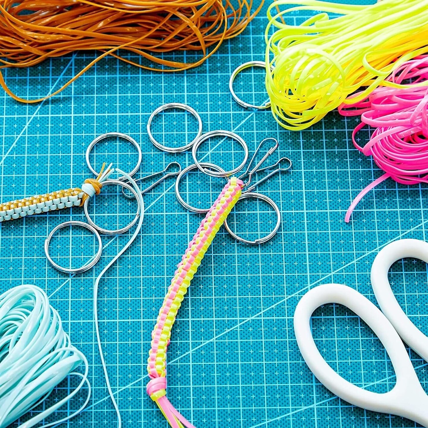 31 Color Lanyard String Kit, Gimp String for Bracelets Boondoggle Keychains, Plastic Cord with Rings and Hooks (40 Ft Each Roll)