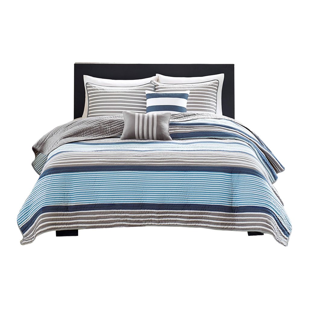 Gracie Mills Aderyn Modern Reversible Quilt Set with Throw Pillows