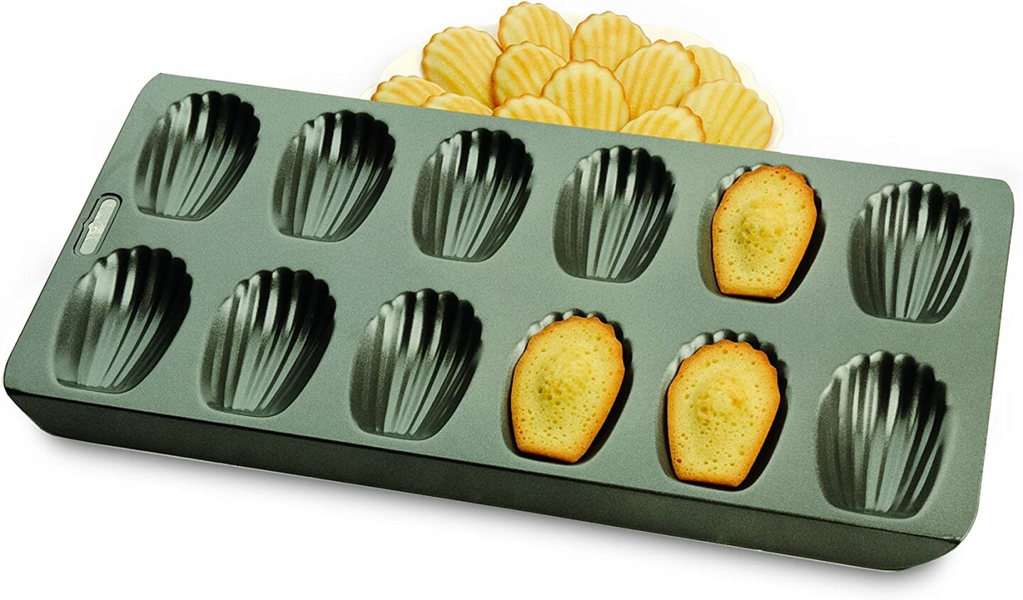 Lifetime Brands Chicago Metallic Professional 12 Cup Nonstick Madeleine Pan