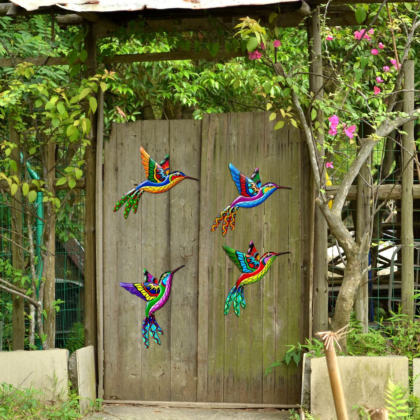 4 Pack Metal Hummingbird Wall Art Decor Metal Colorful Birds 3D Outdoor Sculpture Iron Outdoor Hanging Decor Ornaments Metal Hand-made Bird Wall Art Fence Decorations for Living Room Patio Balcony