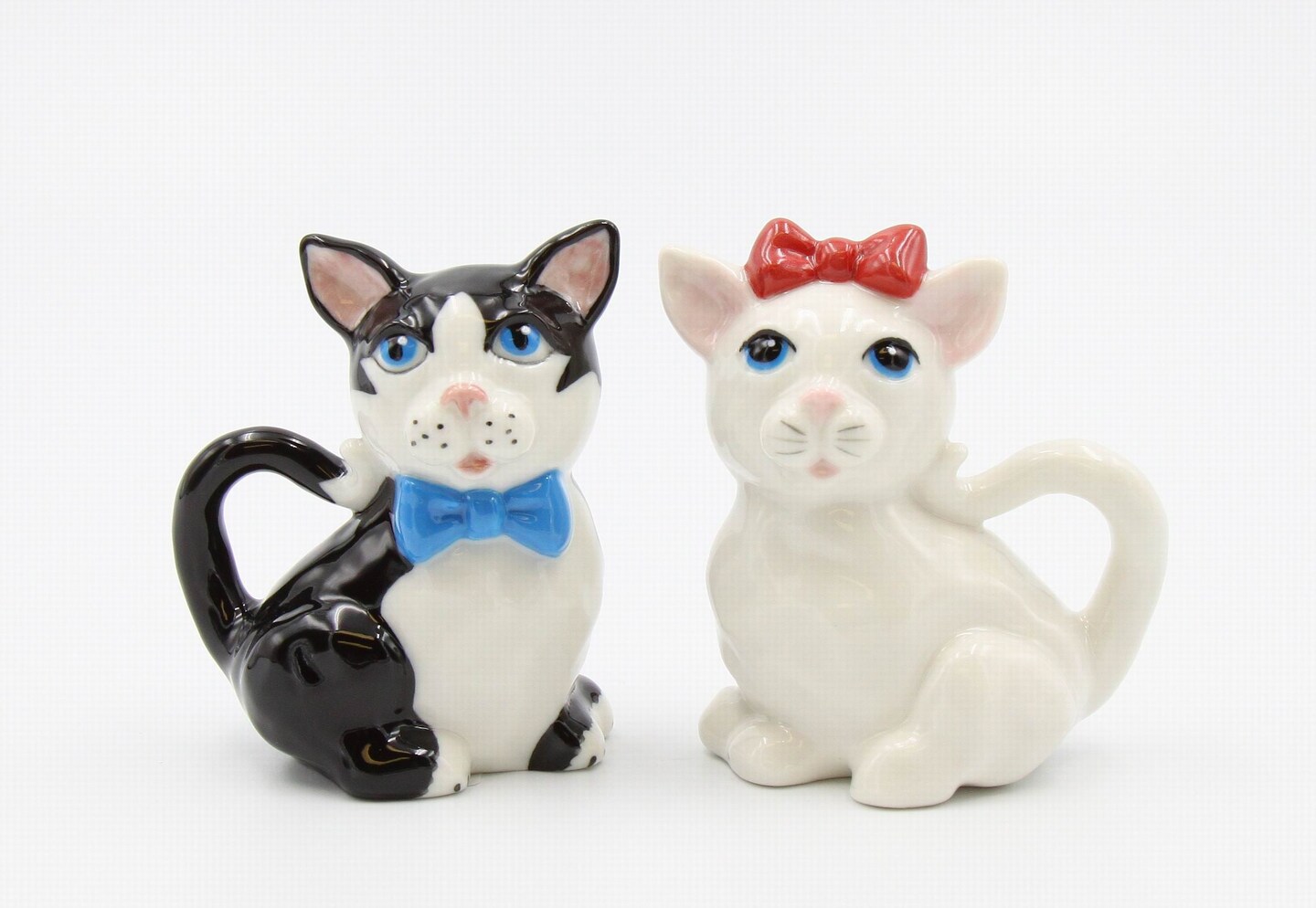 Ceramic Black and White Cats Salt And Pepper Shakers, Home Décor, Gift for Her, Gift for Mom, Kitchen Décor, Cat Lovers Gift, Pet Loss Gift