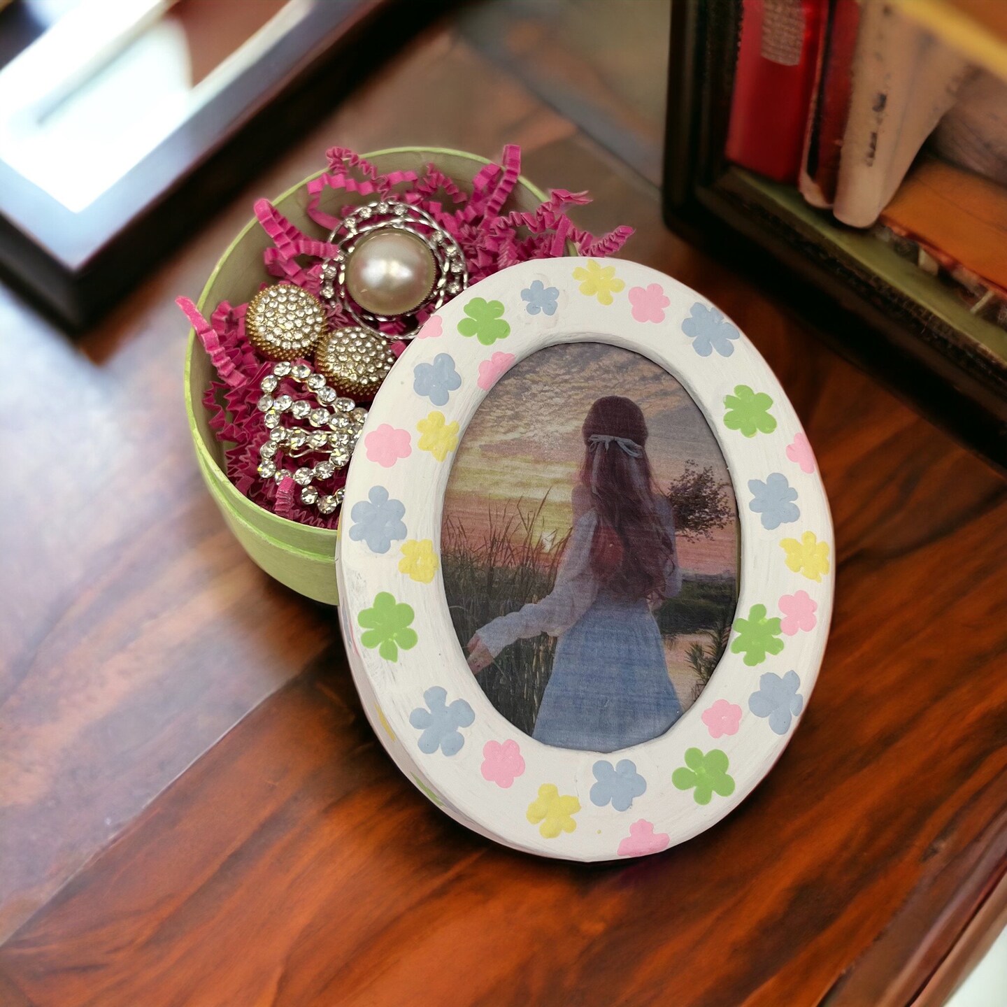 Value Pack of 12 Oval Photo Box - Small