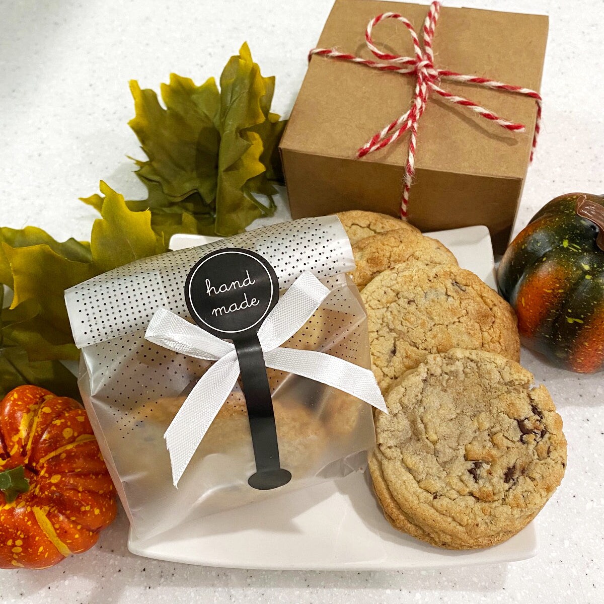 Wrapables Handmade Sealing Stickers and Labels for Boxes, Bags, Baking, Arts &#x26; Crafts, Small Businesses, Weddings, Parties (200pcs)