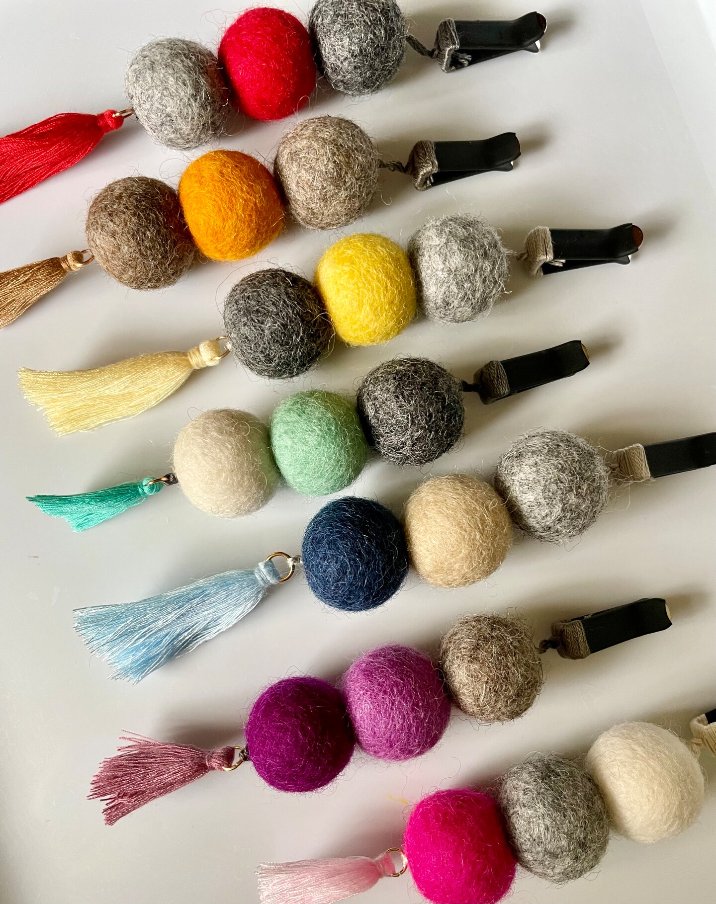 reusable wool car diffuser for essential oil, felt balls and tassel, car vent diffuser