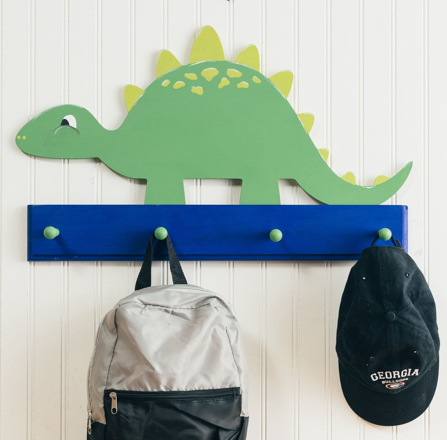 (4) PEG PLAQUE WITH SLOT ON TOP