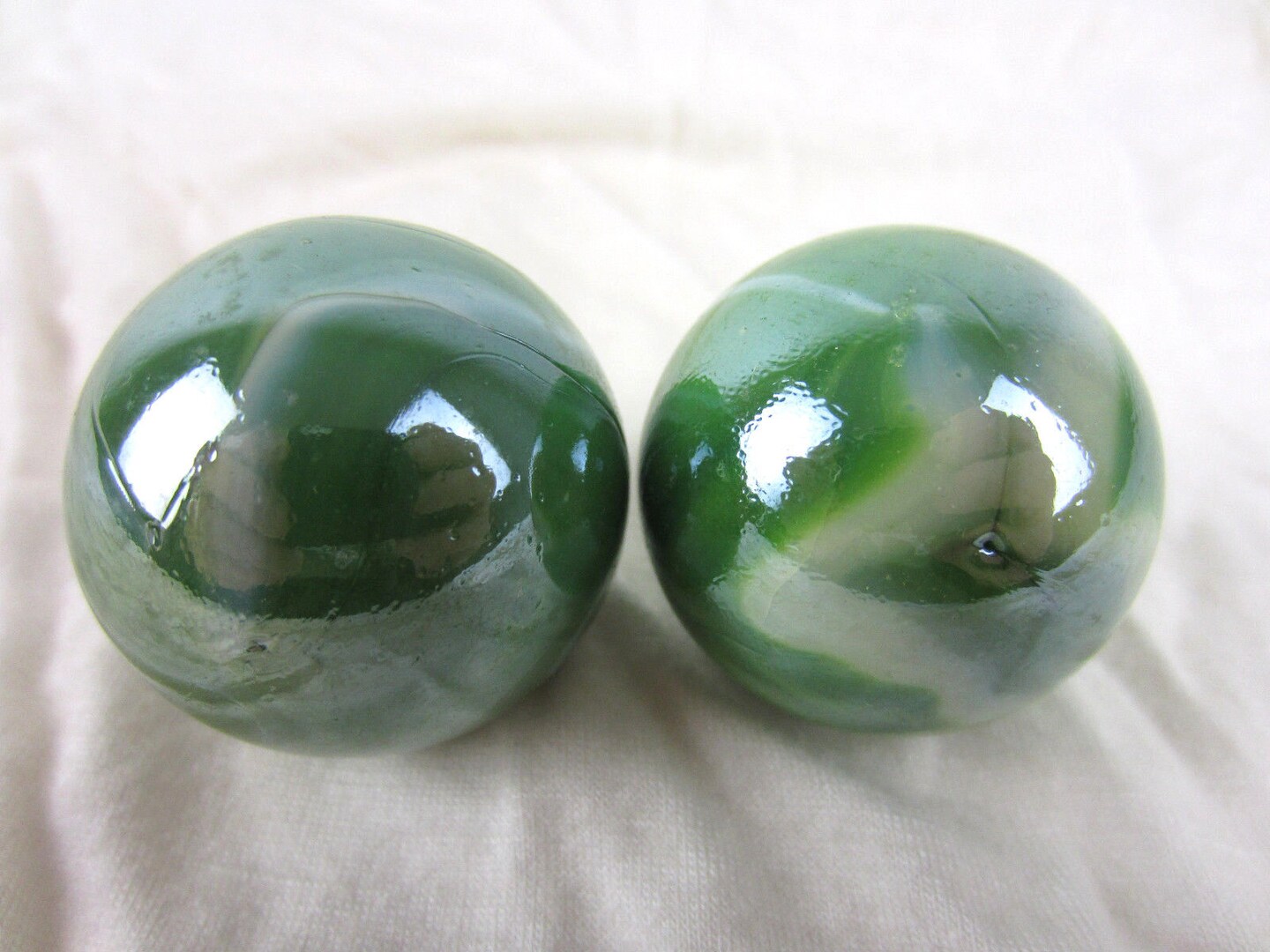 2 Boulders 35mm FUNGUS Marbles glass ball Green White Iridescent large Swirl