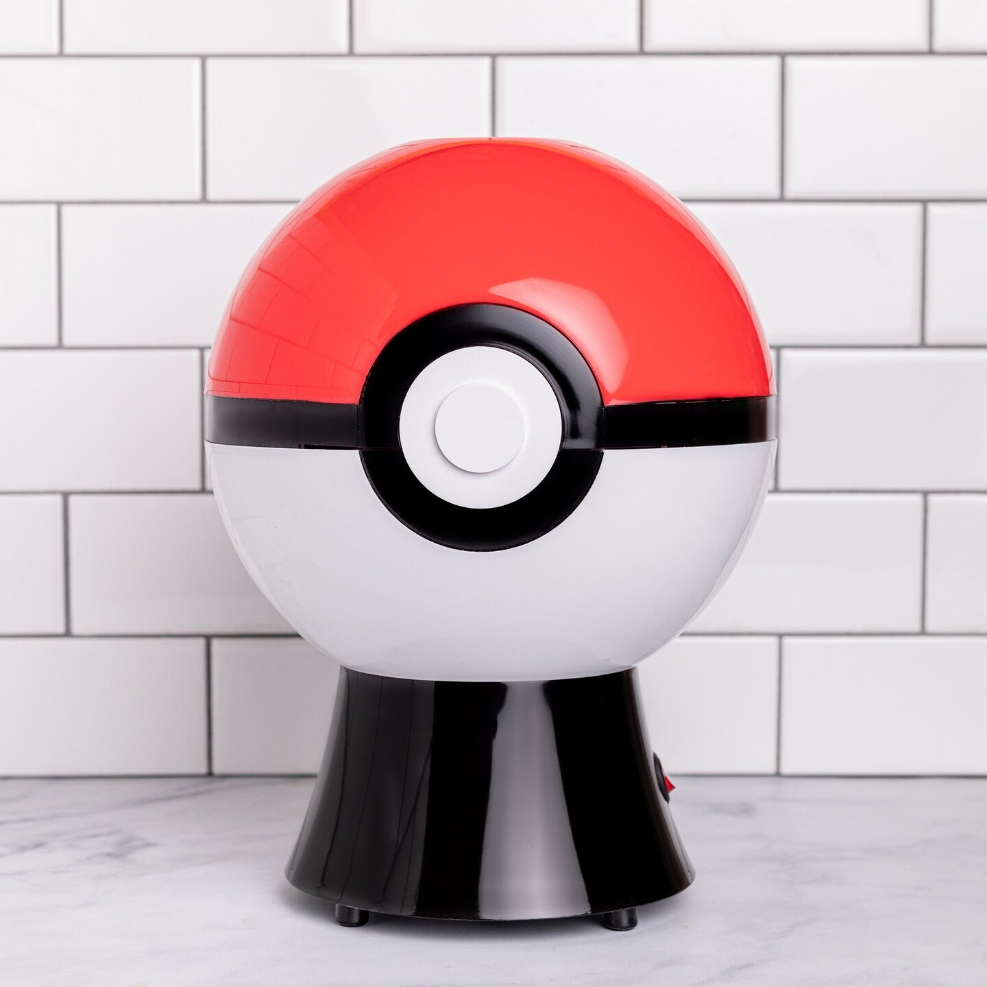 Uncanny Brands Pok&#xE9;mon Pokeball Popcorn Maker
