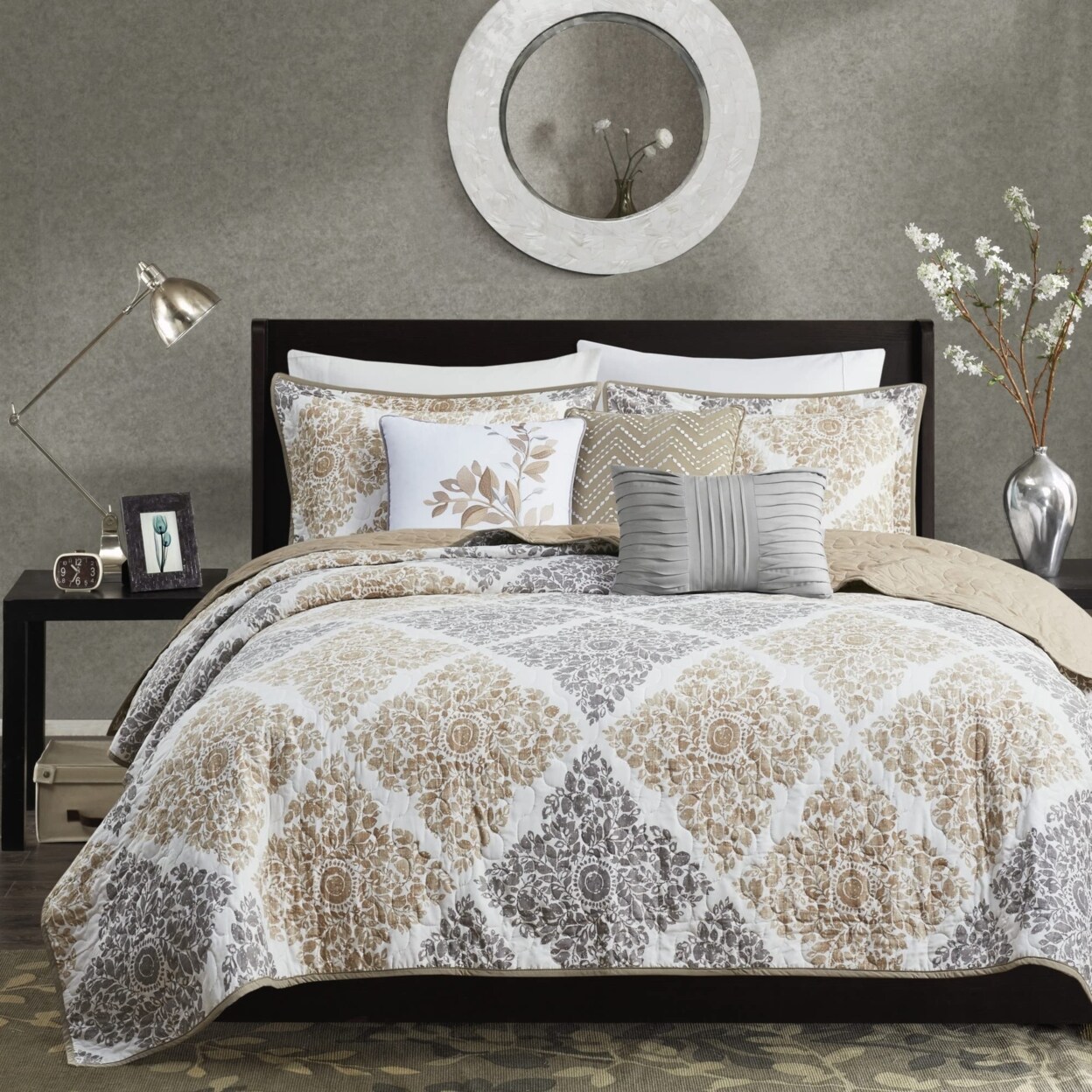 Madison Park Quilt Modern Design , Breathable Coverlet Bedspread - Full/Queen - Neutral
