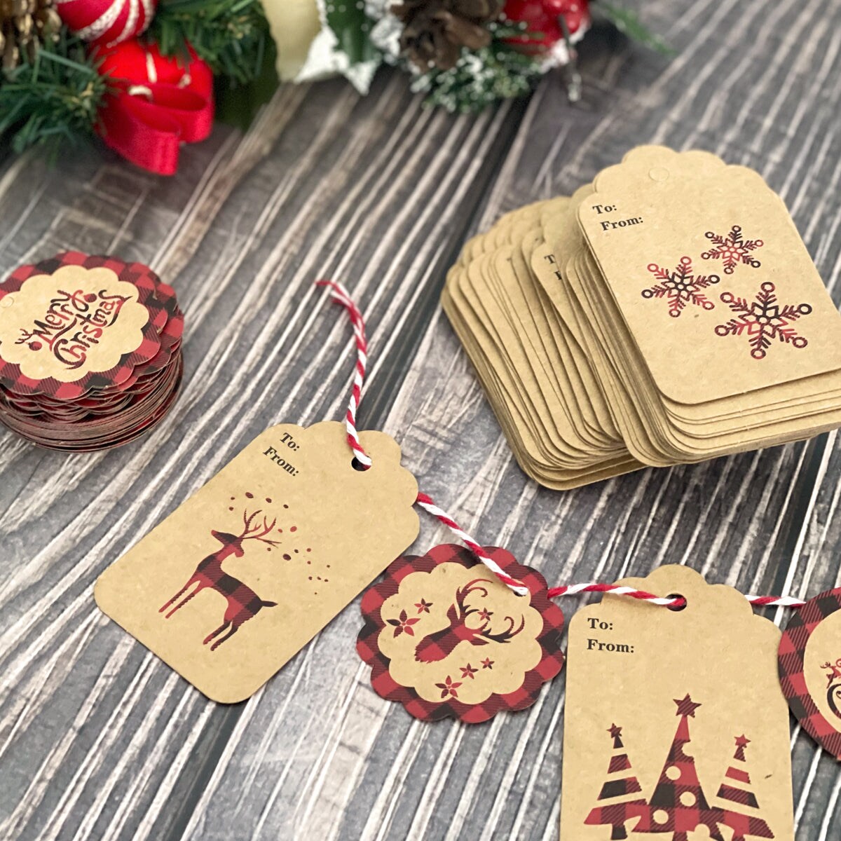 Wrapables Red Plaid Christmas Holiday Gift Tags/Kraft Paper Hang Tags with Bakers Twine and Jute String for Gift-Wrapping, Labeling, Package Decoration (120pcs)