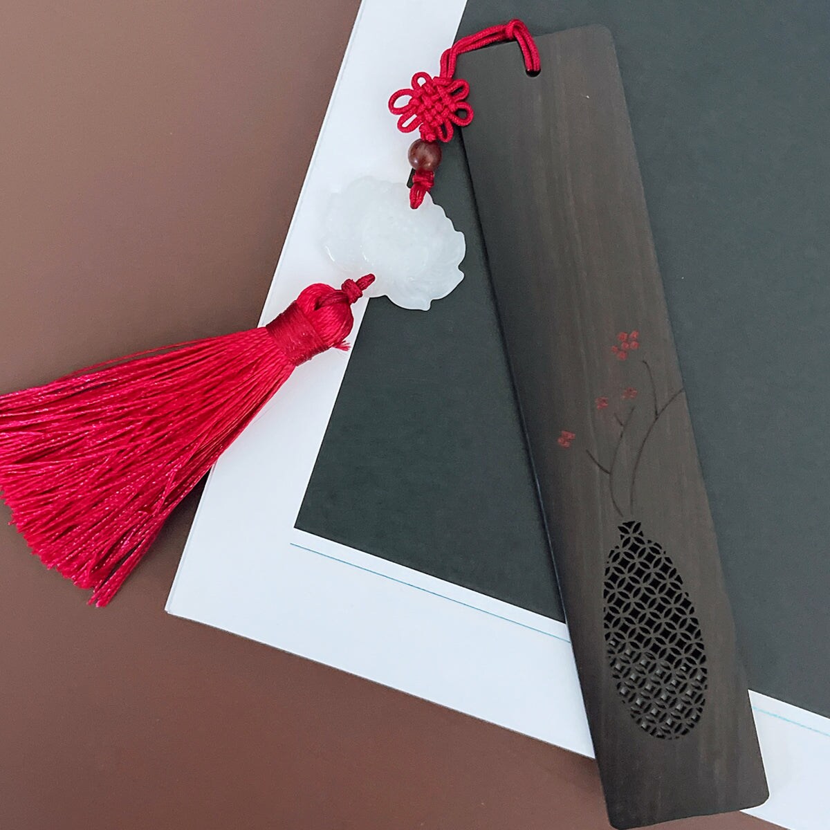 Wrapables Sandalwood Bookmark with Pendant Tassel for Book Lovers an Readers