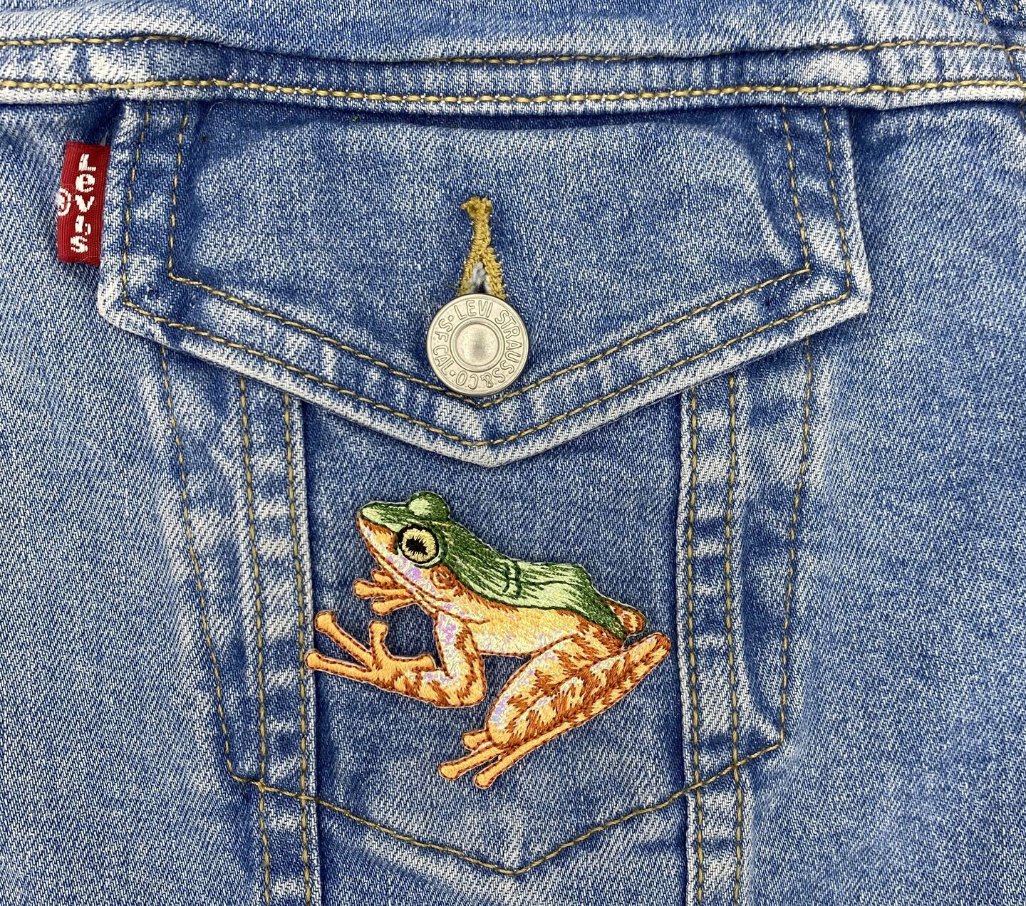 Green Shimmery Frog, Facing Left, Embroidered Iron-on Patch